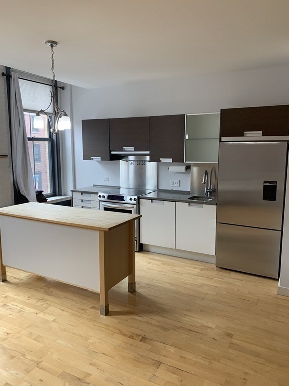 Studio bed, 1 bath apartment for rent at 346 Congress St Unit 413, Seaport District — photo 2 of 8