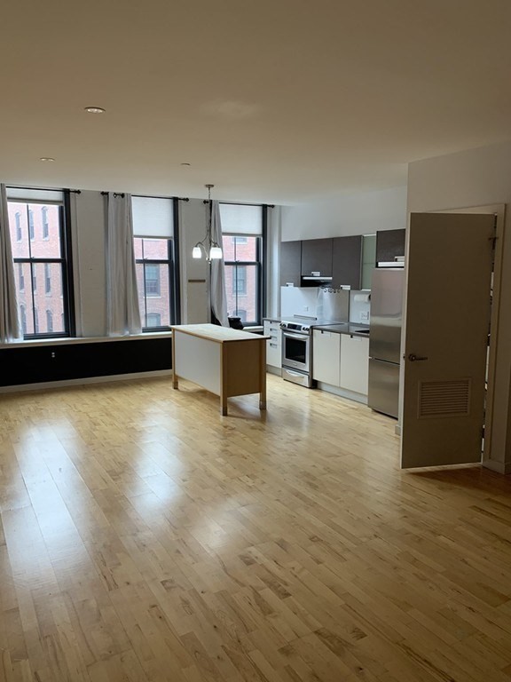 Studio bed, 1 bath apartment for rent at 346 Congress St Unit 413, Seaport District