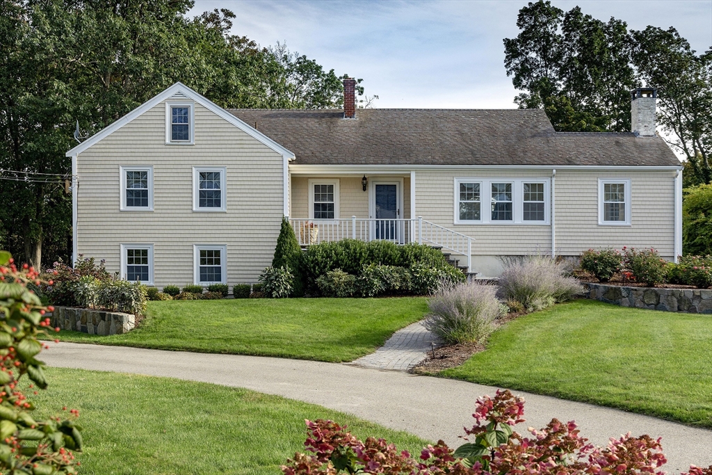 75 Nichols Rd, Cohasset