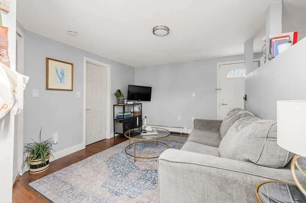 1 Telegraph St, South Boston