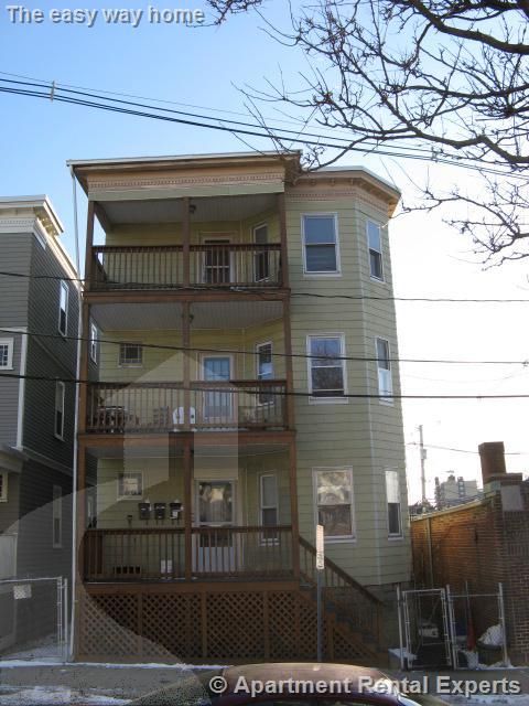 104 Conwell Ave, Tufts