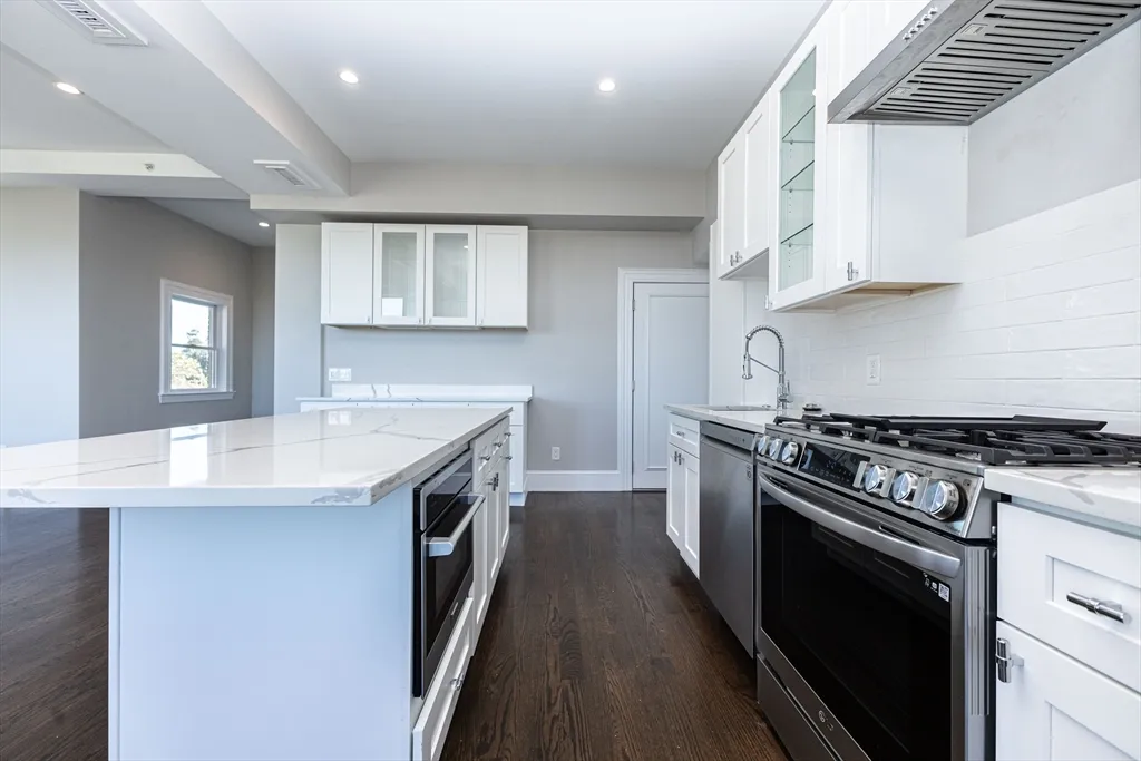 85 Regent St, Roxbury