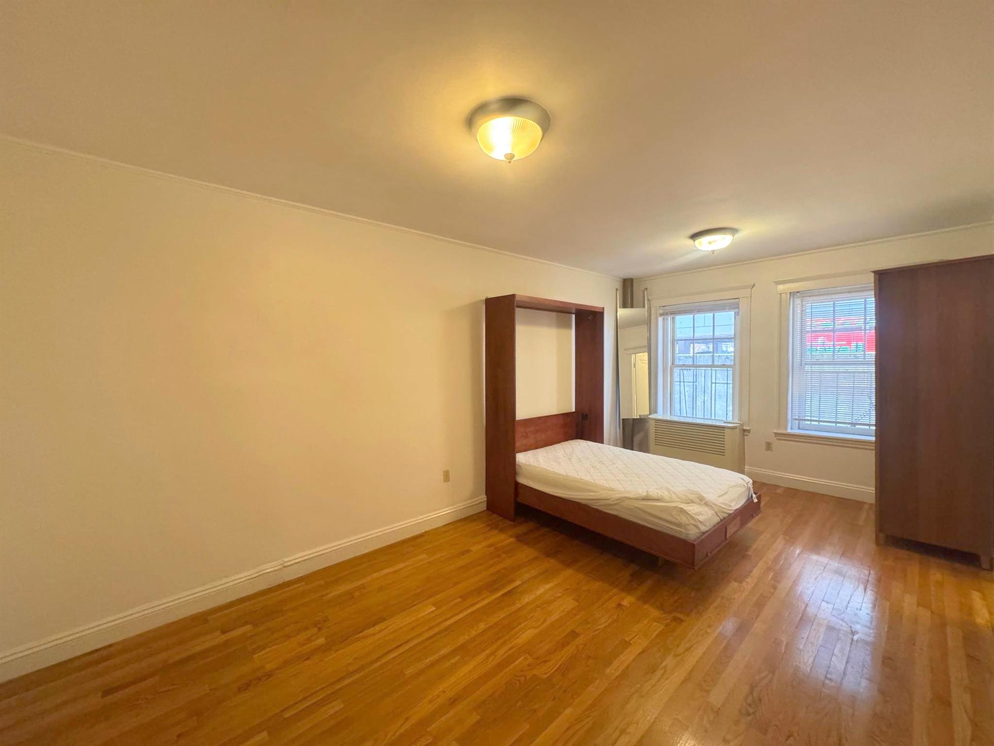 856 Massachusetts Ave, Riverside