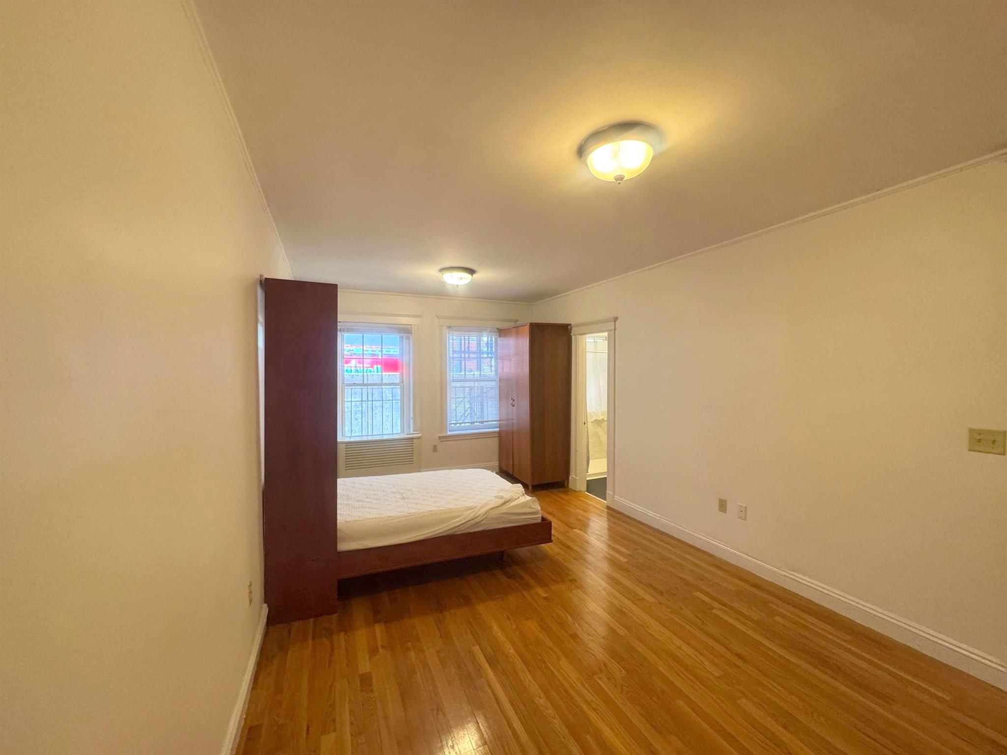 856 Massachusetts Ave, Riverside