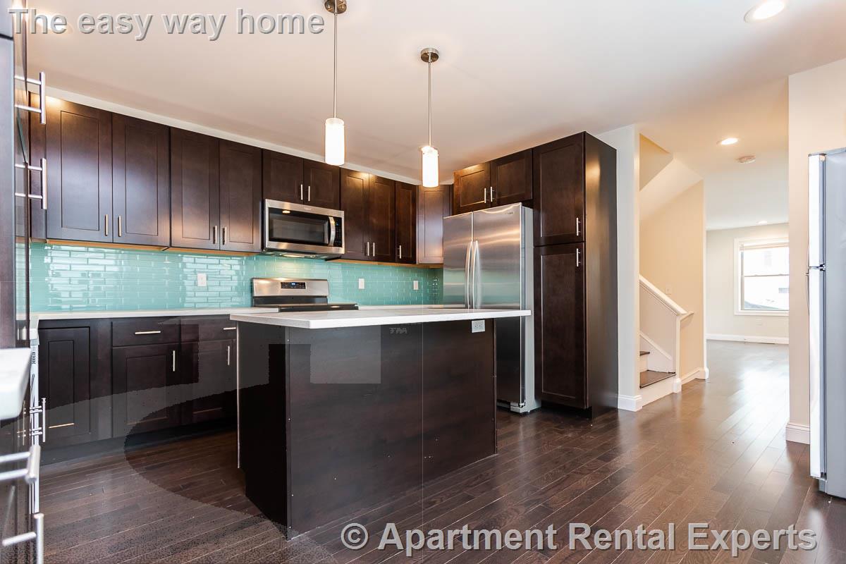 476 Fulton St, Medford Square