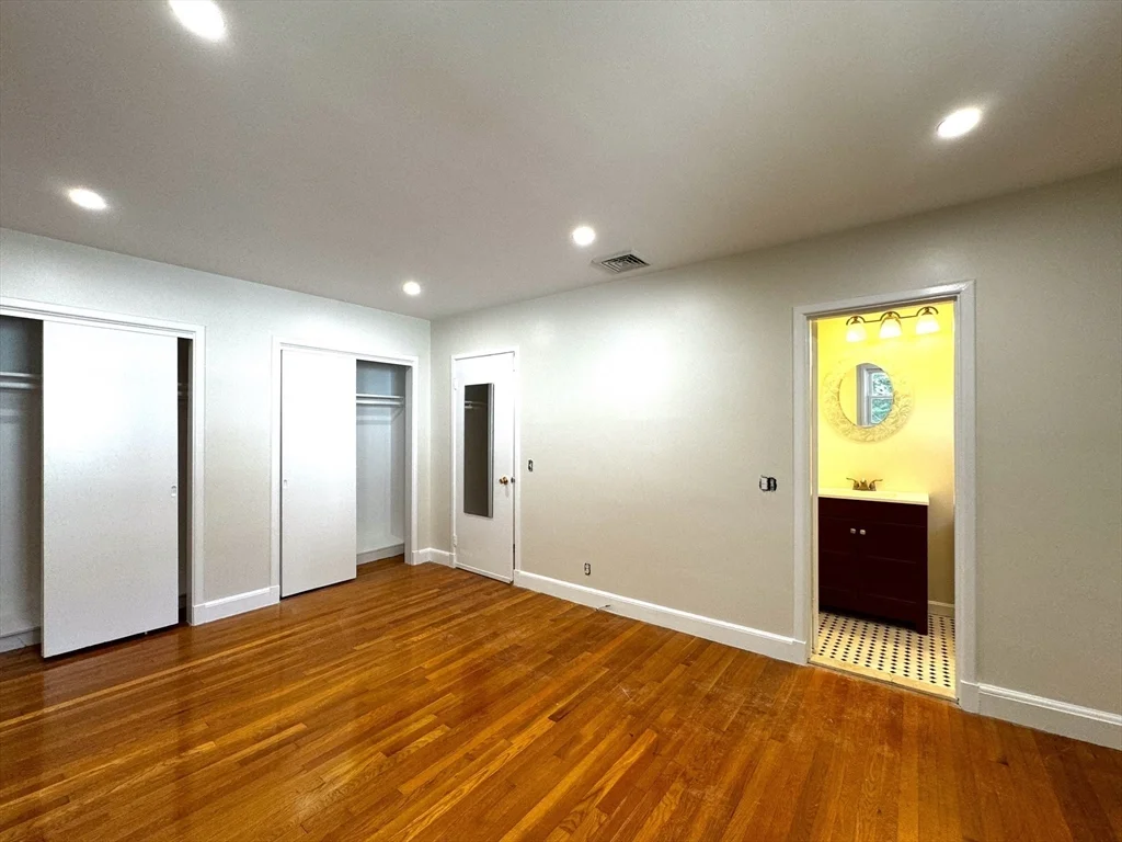 92 Woodcliff Rd, Chestnut Hill