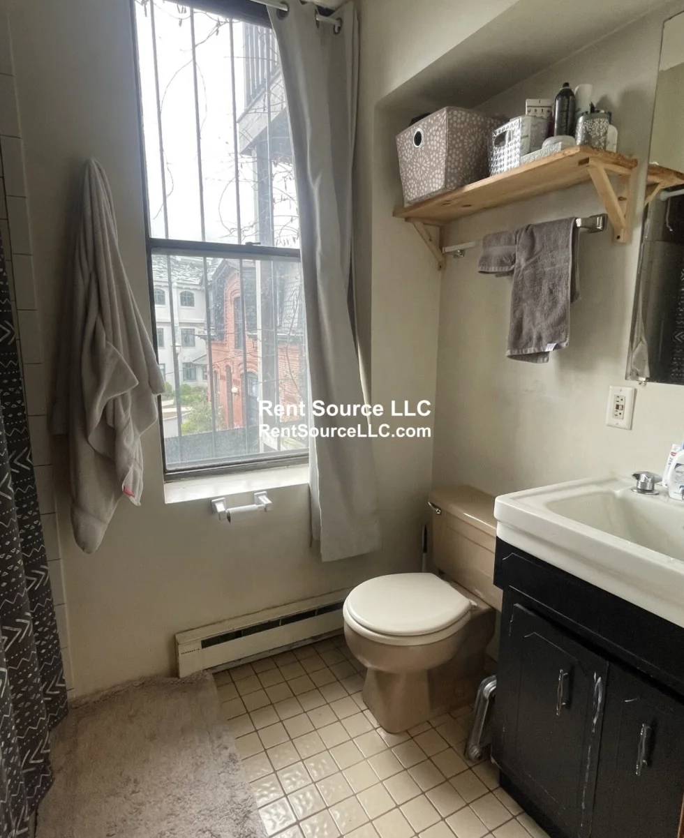 31 Fort Ave, Roxbury