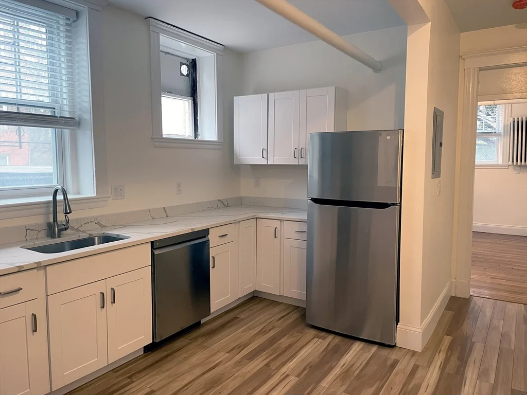 15 Thatcher St, Coolidge Corner