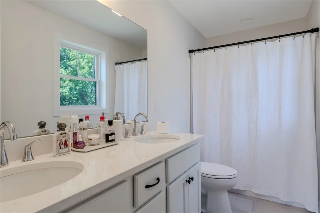 112 Genest St, Dracut