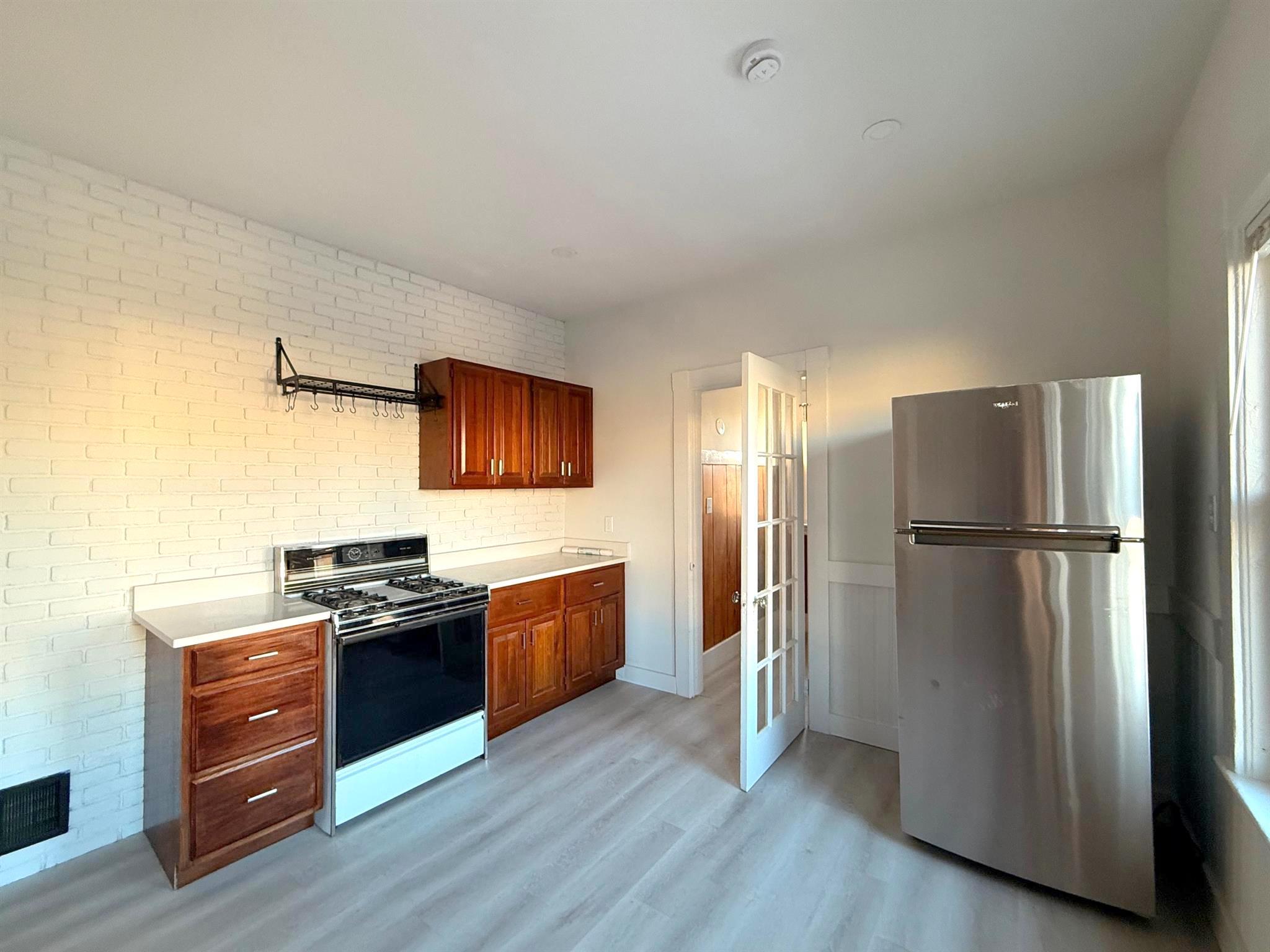 14 Stanford Ter, Ward Two