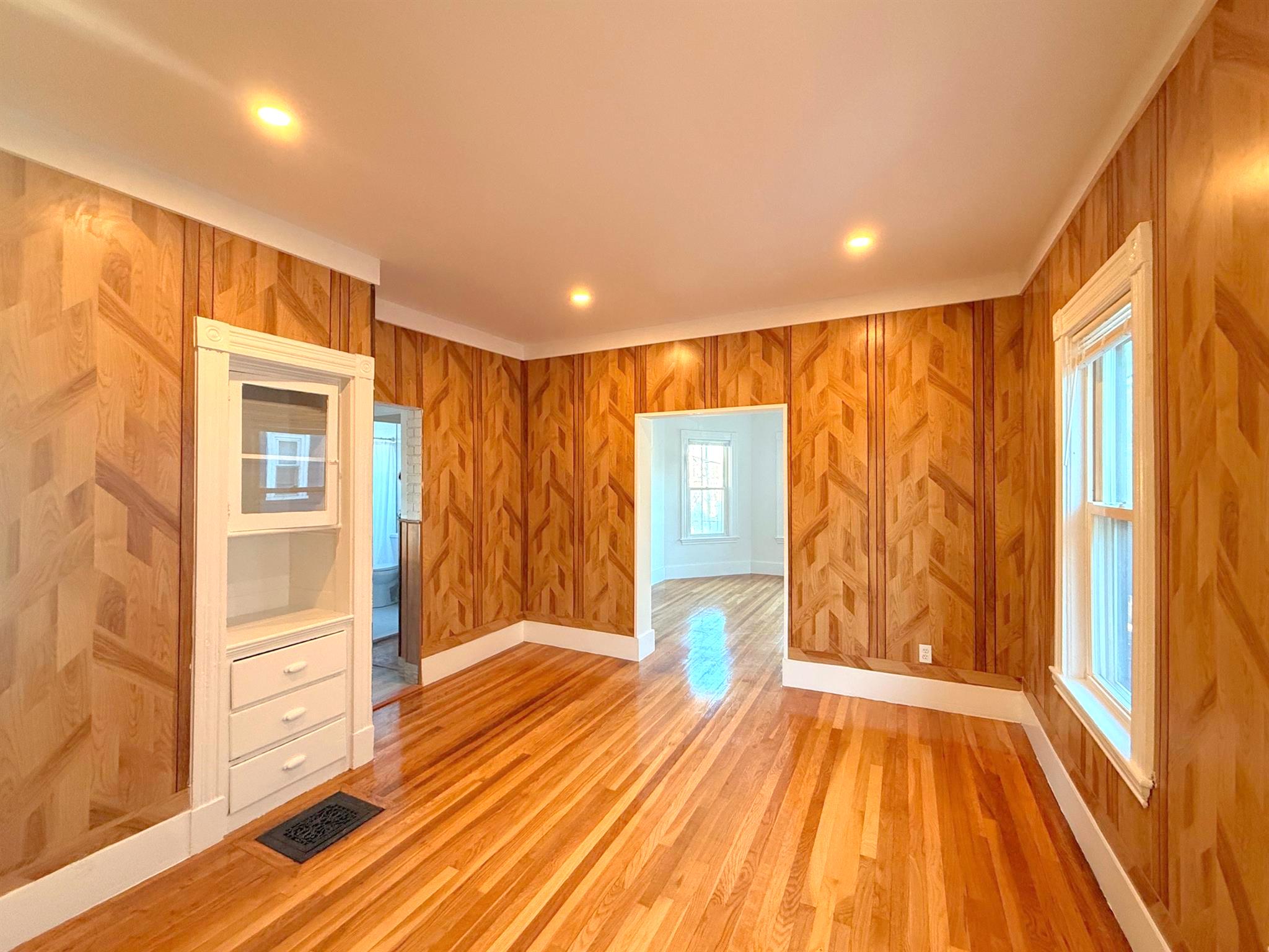 14 Stanford Ter, Ward Two