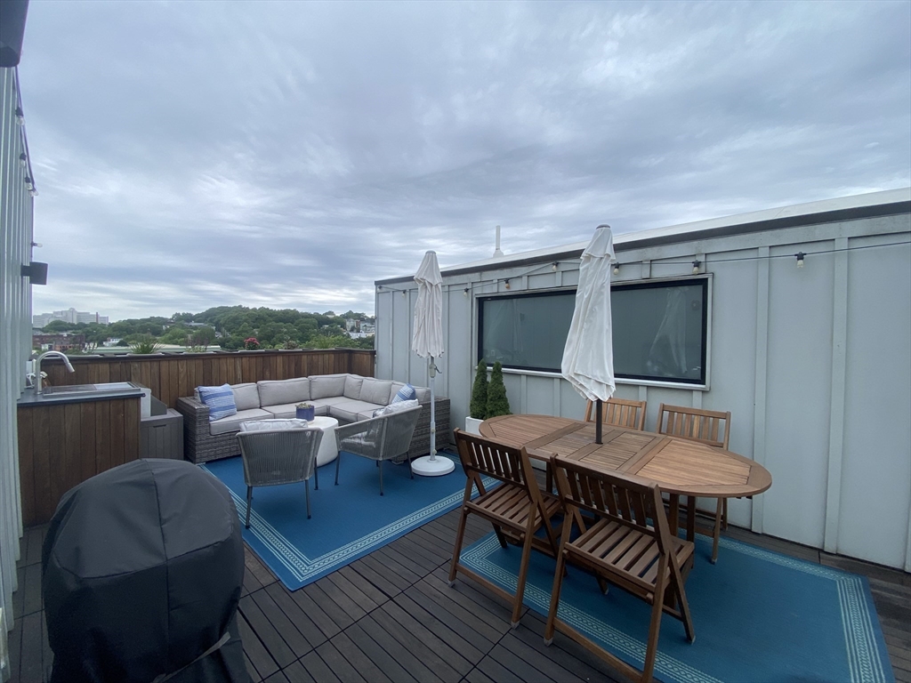 78 Fort Ave, Roxbury