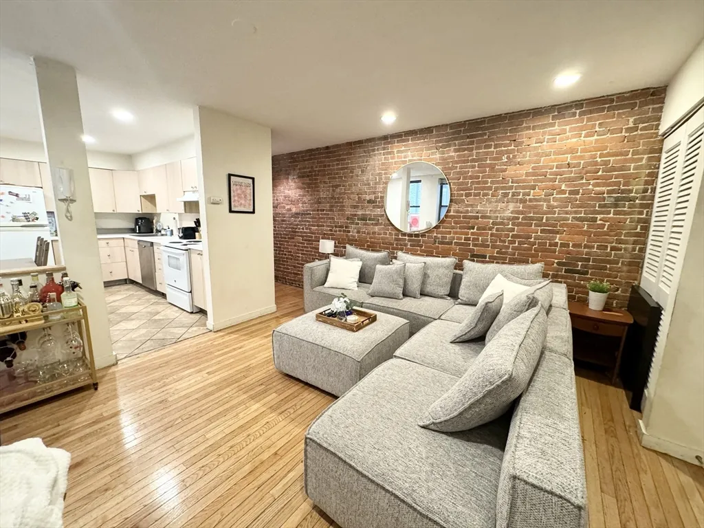 71 Gainsborough, Boston