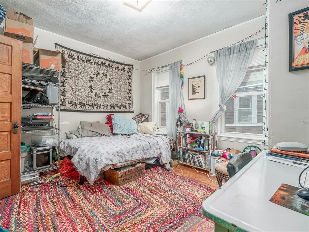 81 Bristol Rd, Medford