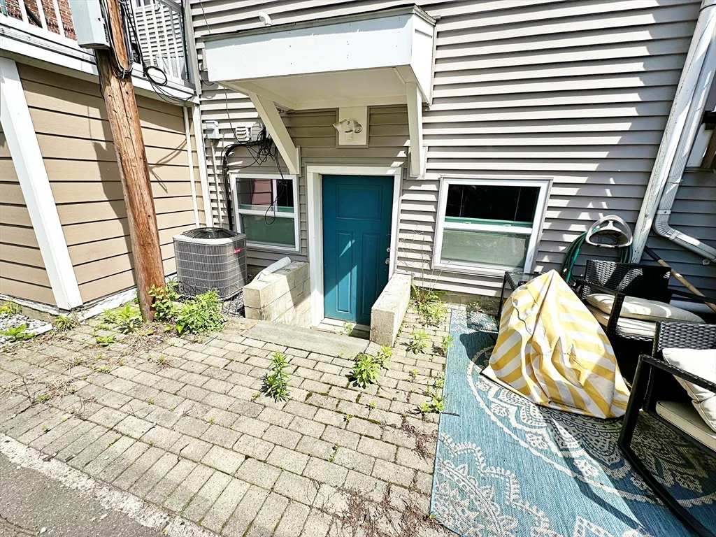 72 Cottage St, East Boston