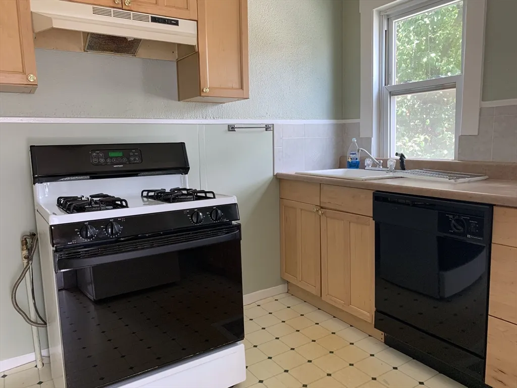 50 Windsor Rd, South Medford