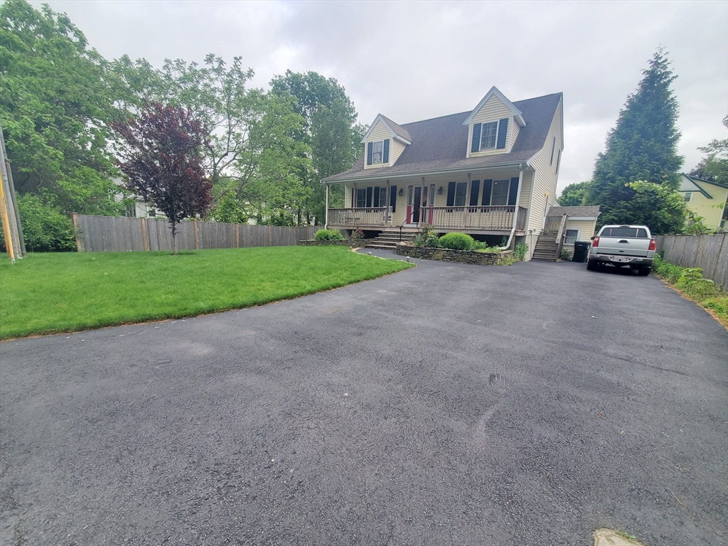 2 Valley Rd, Whitman