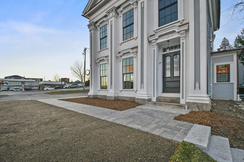 30 East Main St, Westborough