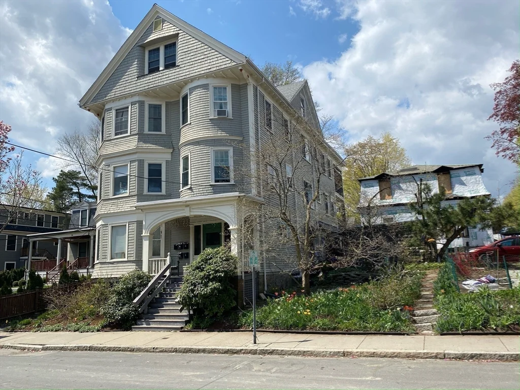 70 Perry St, Coolidge Corner