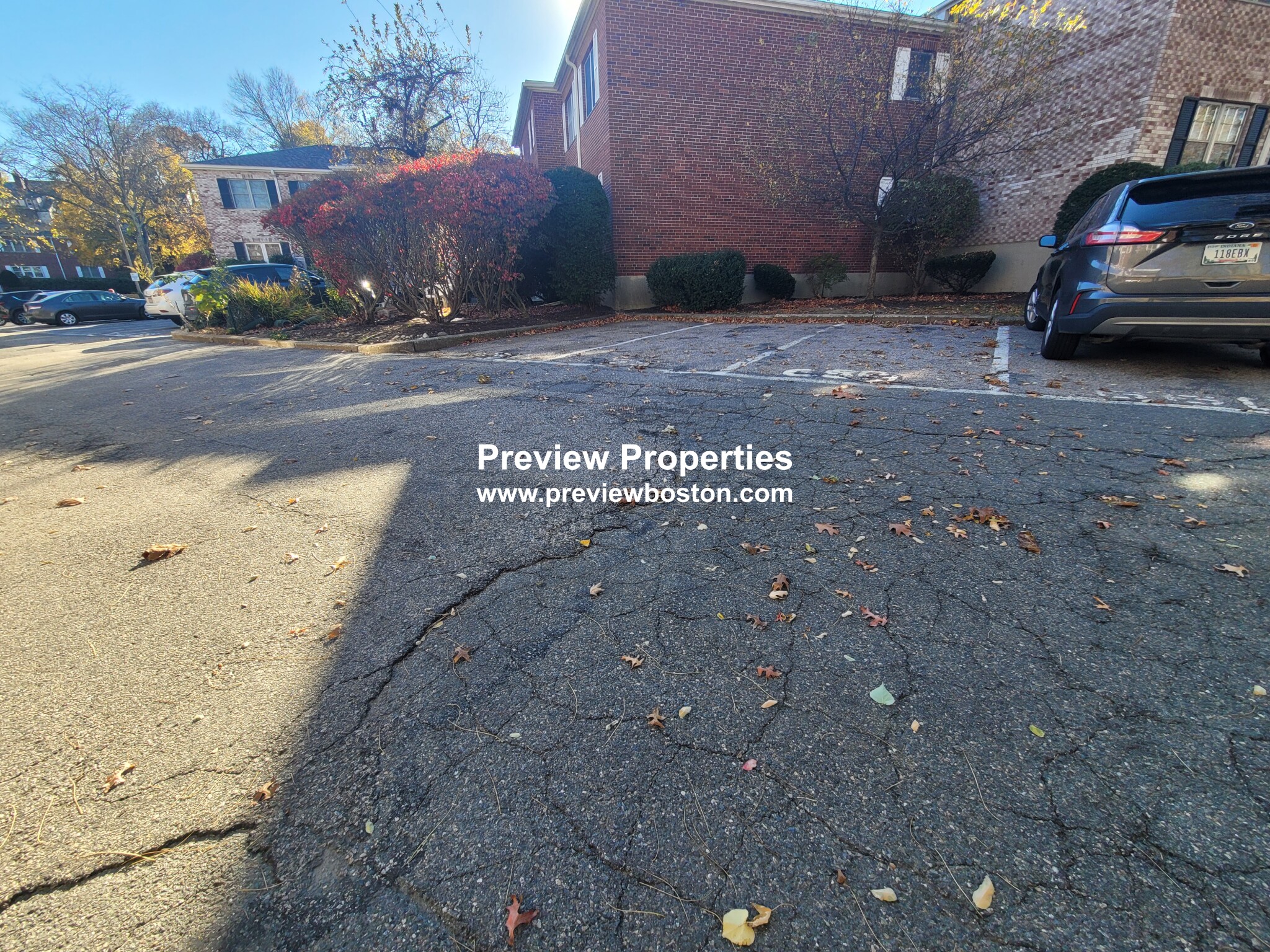 103 Lake Shore Rd, Oak Square