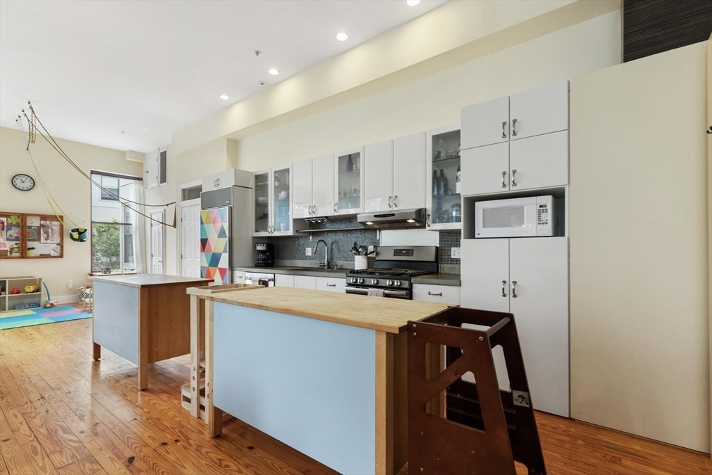 87 Brookside Ave, Jamaica Plain