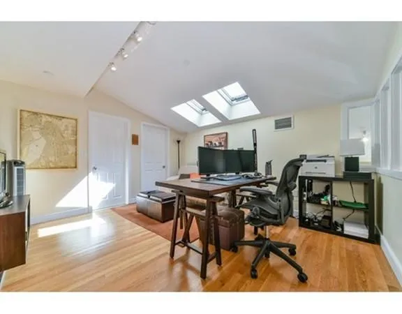 201 Newbury St, Back Bay