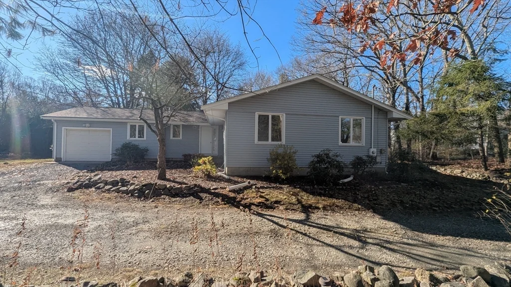 10 Sherwood Ave, Foxboro