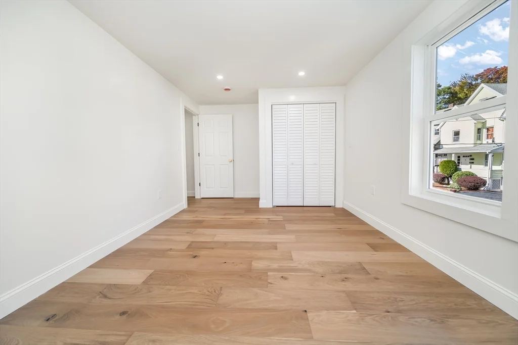 11 Knollin St, Malden