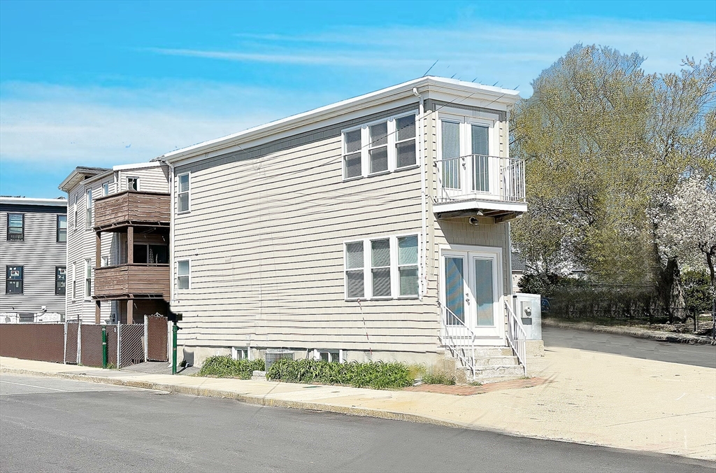 1043 Winthrop Ave, Revere