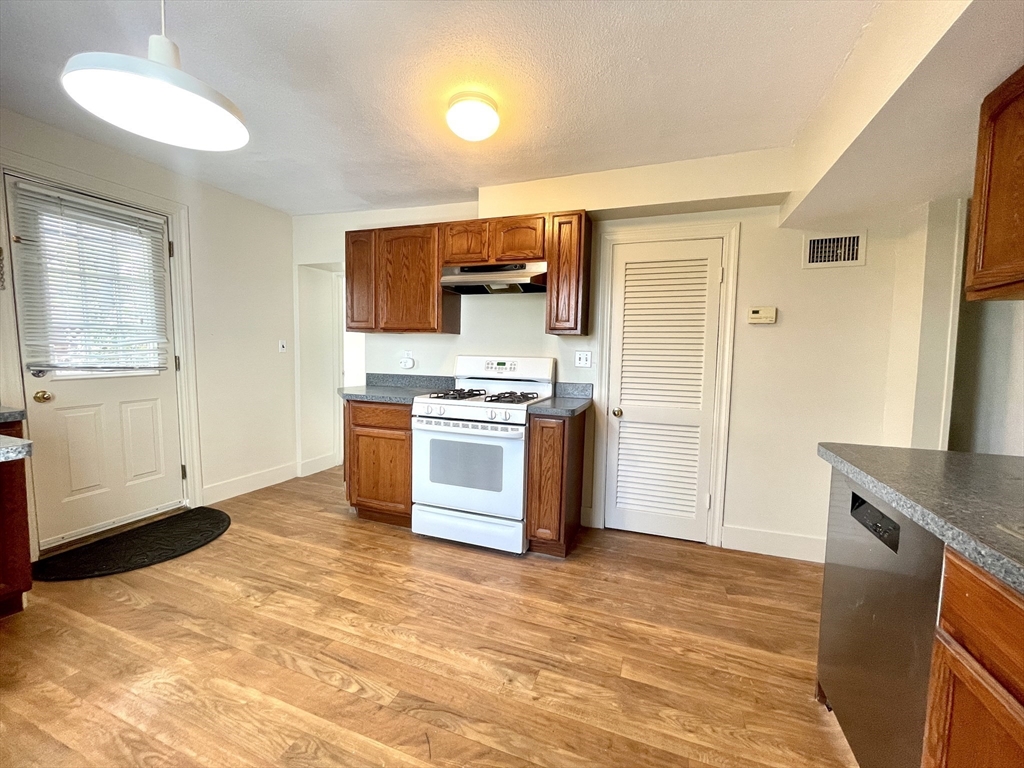 25 Oakland St, Newton