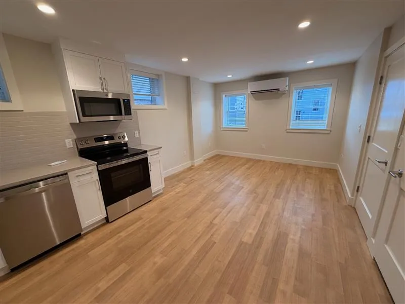 900 Massachusetts Ave, Riverside