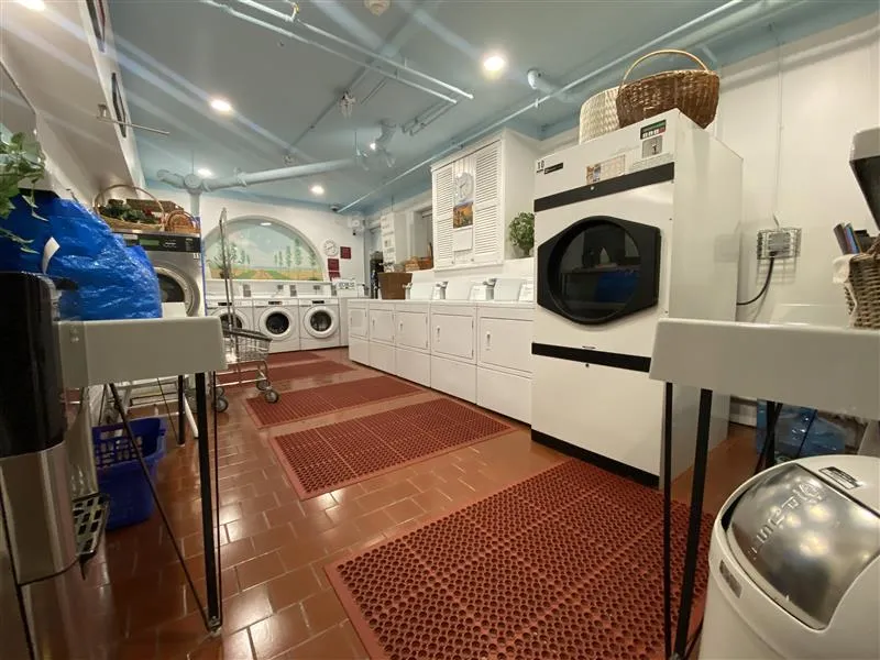 888 Massachusetts Ave, Riverside