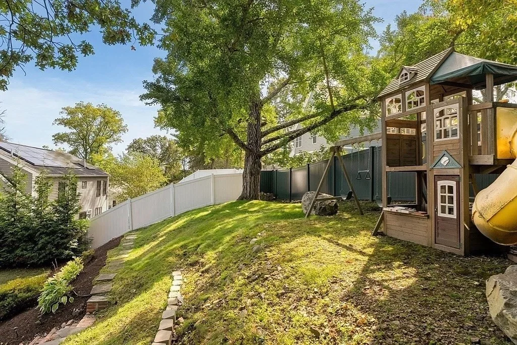 334 Mystic St, Arlington