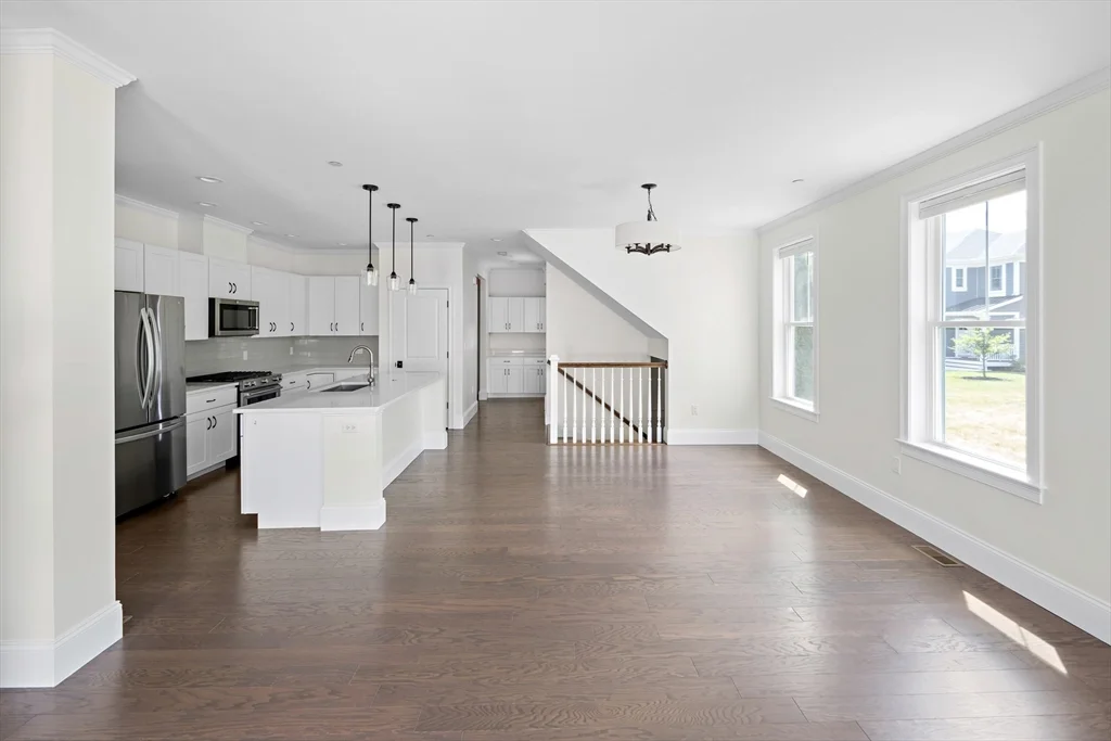 19 Lily Pond Ln, Lexington