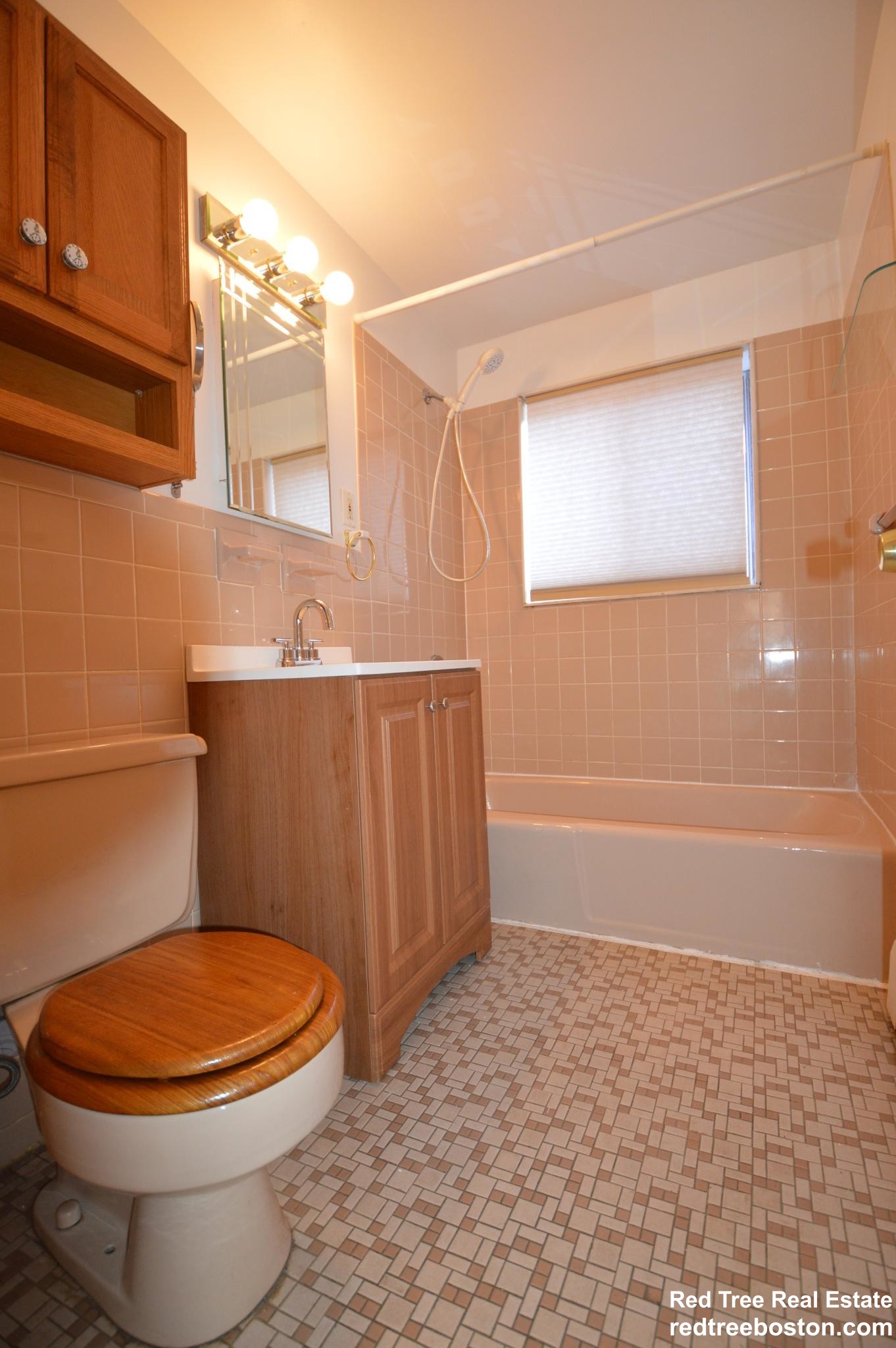 54 Bryon Rd, Chestnut Hill