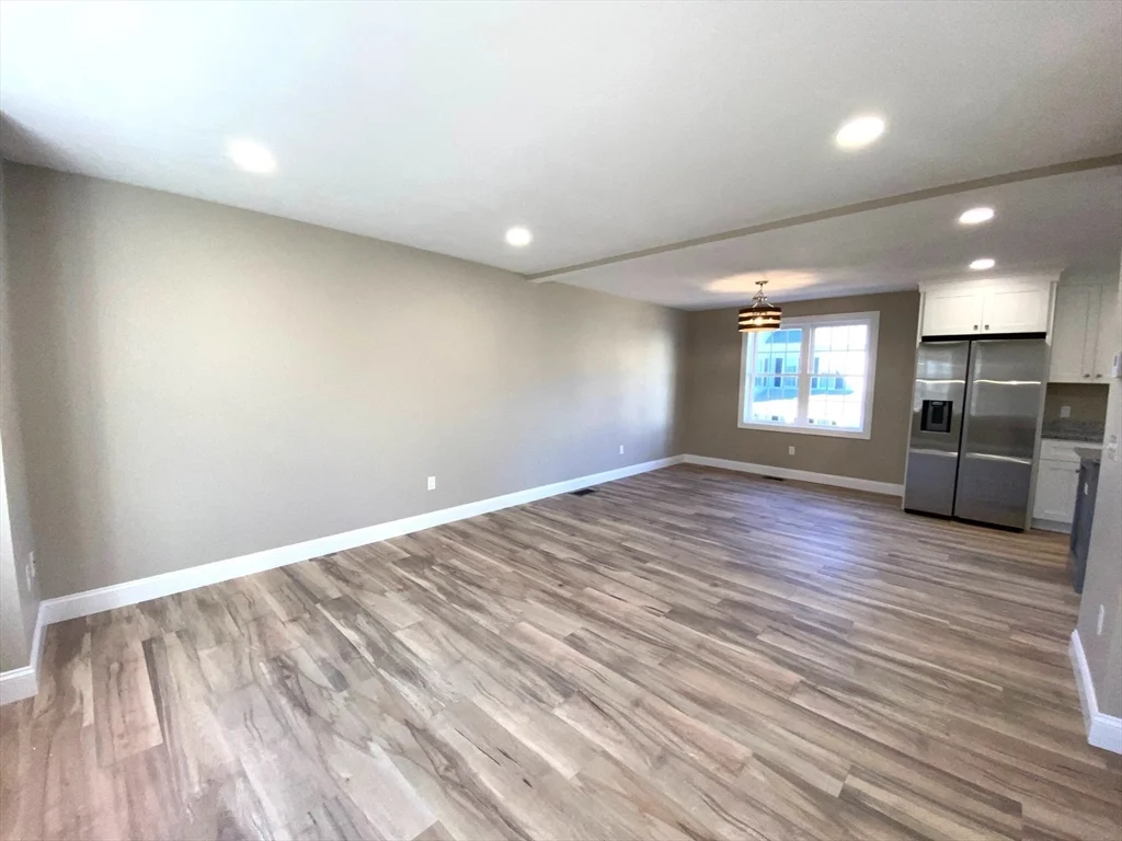 152 W Main St, Millbury