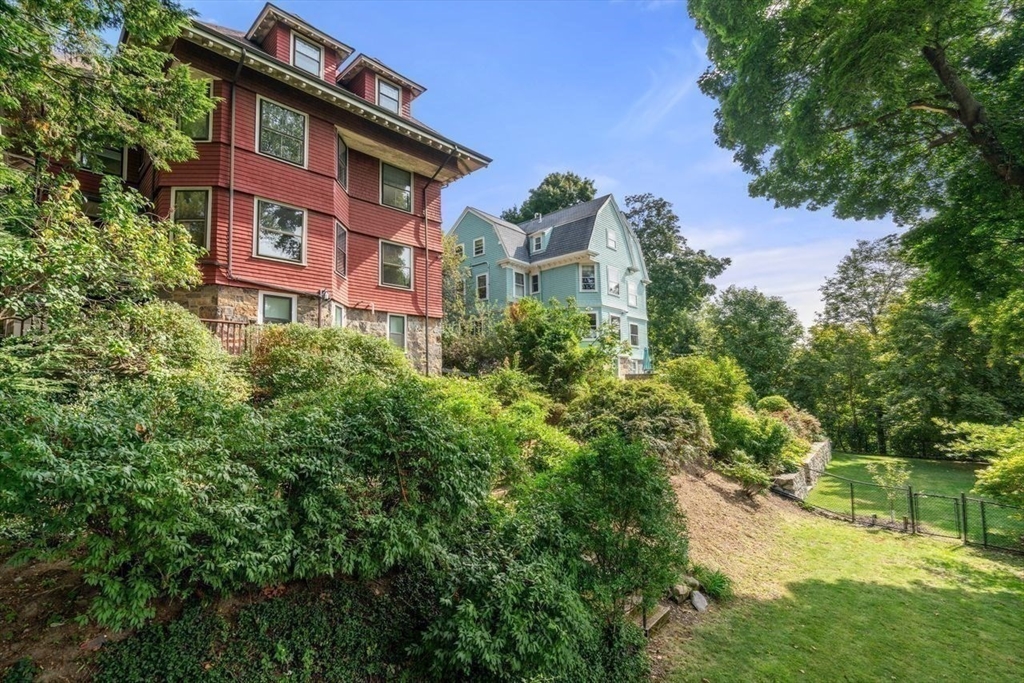 82 Lancaster Ter, Coolidge Corner