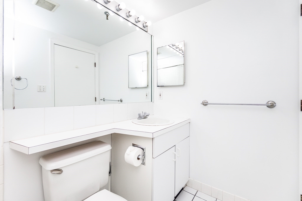 1933 Commonwealth Ave, Brighton