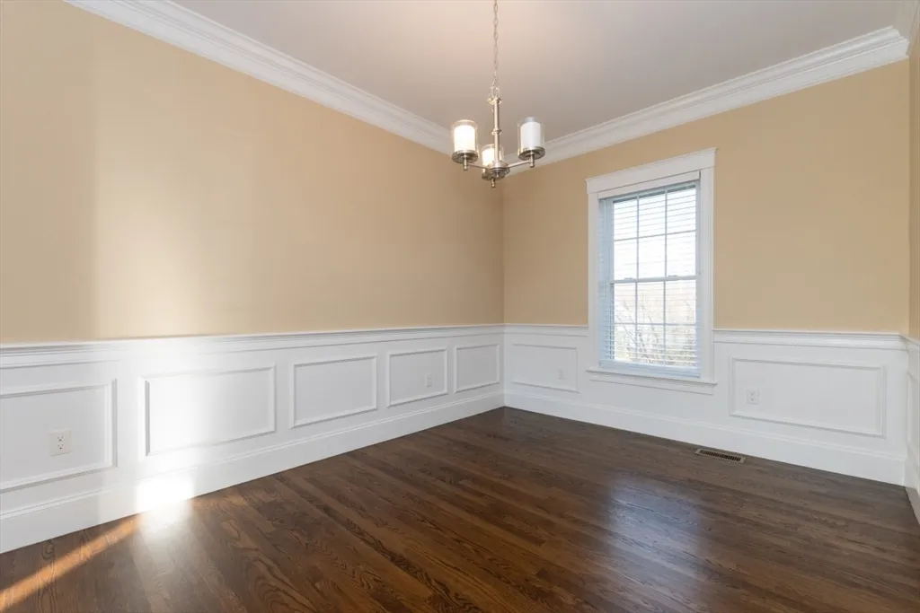 15 Hialeah Ln, Framingham