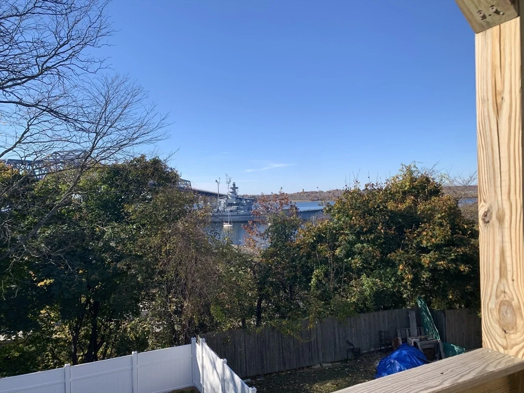 20 Meadow St, Fall River