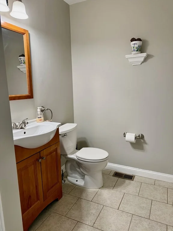 1083 Main St, Walpole