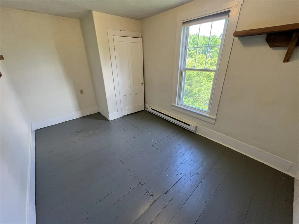 986 South East St, Amherst