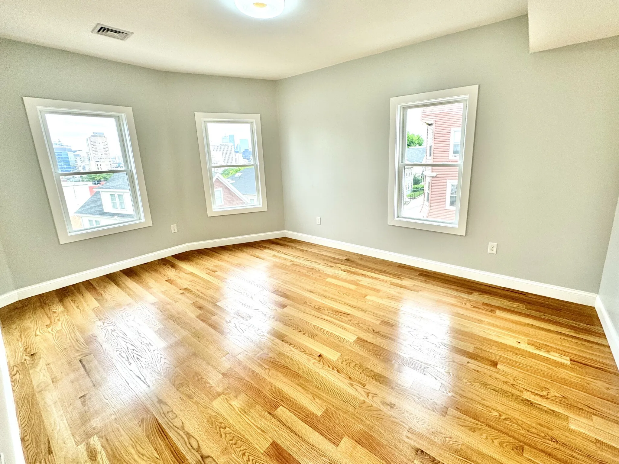 190 Hillside St, Mission Hill