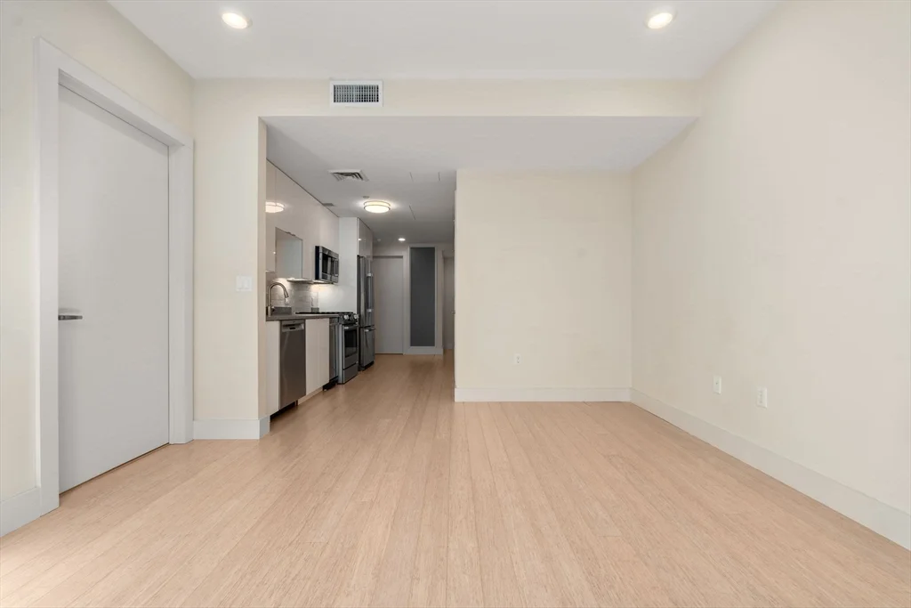 121 Portland St, West End