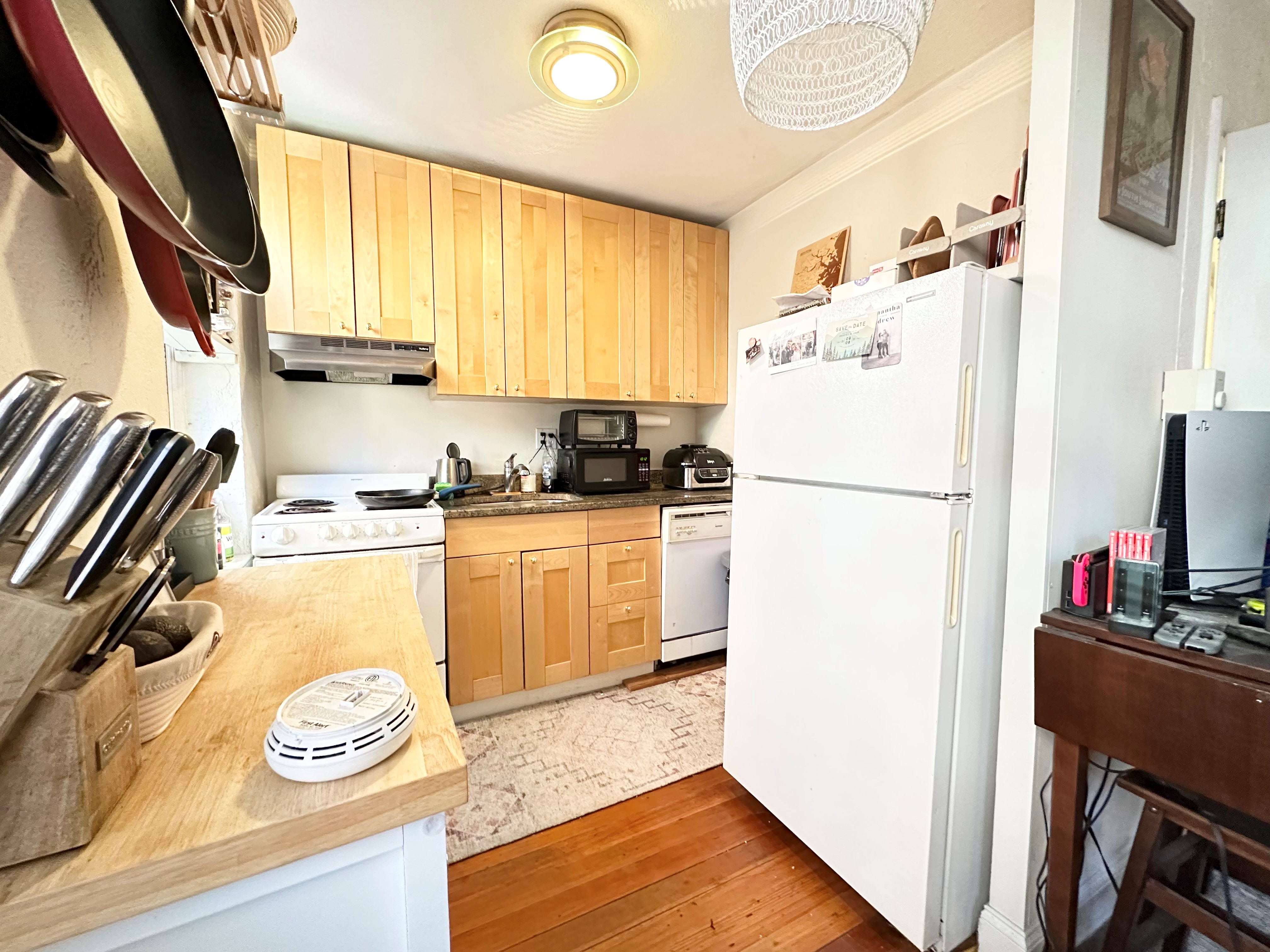 2 bed, 1 bath apartment for rent at 35 Charter St Unit 5, North End — photo 1 of 9