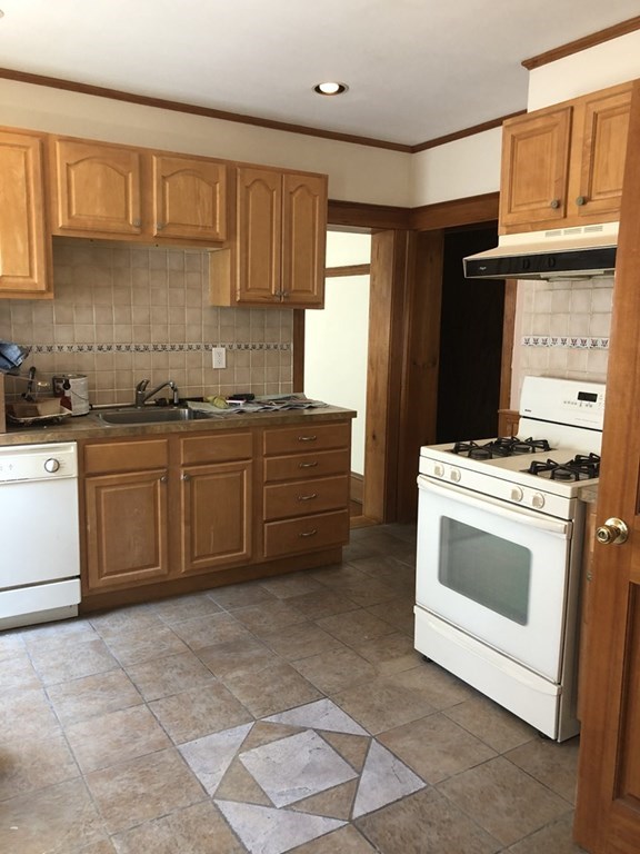 3 bed, 1 bath apartment for rent at 35 Iffley Rd Unit 2, Jamaica Plain