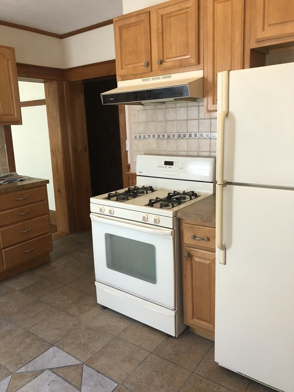 3 bed, 1 bath apartment for rent at 35 Iffley Rd Unit 2, Jamaica Plain — photo 8 of 10