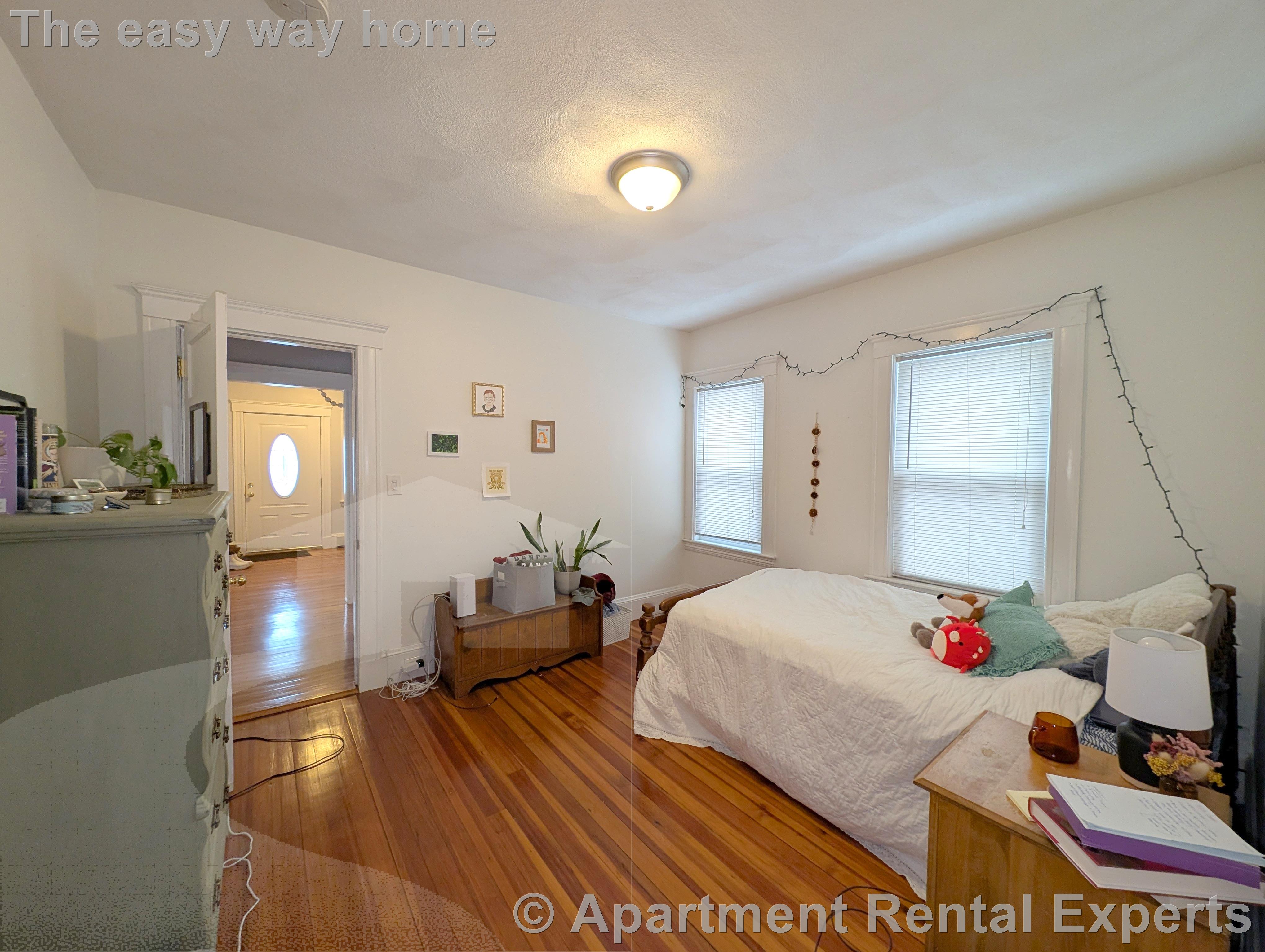 32 Trowbridge St, East Arlington