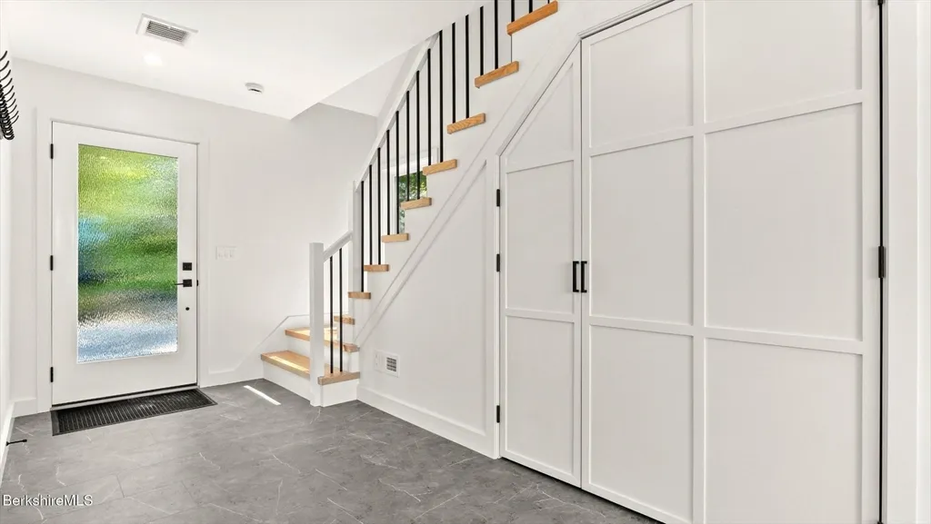 29 Chestnut Rd, Richmond