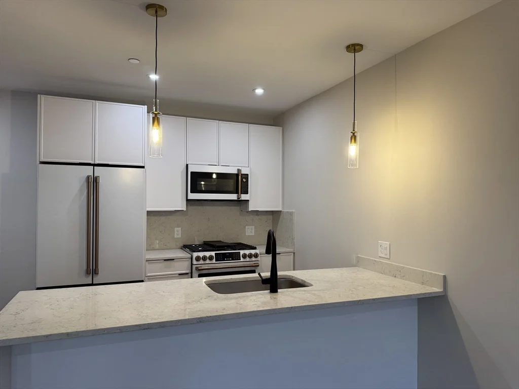 100 Lincoln, Brighton